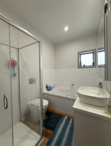 Warm & Spacious Family Home in a Fantastic Location - Photo 3