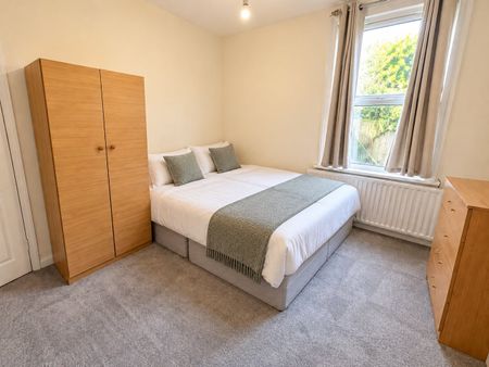 2 Bed Flat, Romford Road, E12 - Photo 3