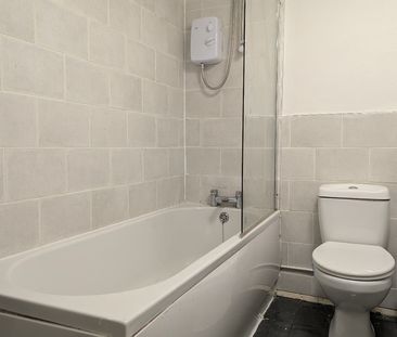 1 Bed Flat, Newton Park Court, LS7 - Photo 2