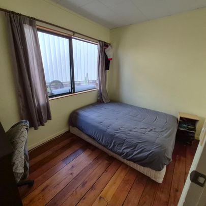 Tidy Family Home Excellent Location - Brookfield - Photo 1