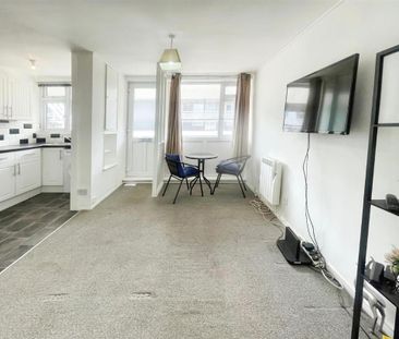 Peartree Close, South Ockendon, RM15 - Photo 1