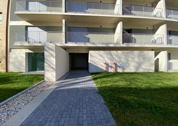 Apartamento T1 para Arrendamento com Varanda e Lugar de Estacionamento em Paranhos