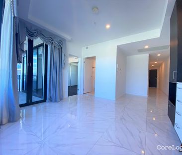 STYLISH 1 BEDROOM APARTMENT IN SECURE BUILDING - Photo 2