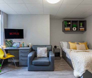 Loft Ensuite - Photo 2