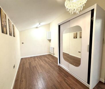 4 bedroom end of terrace house to rent - Photo 5