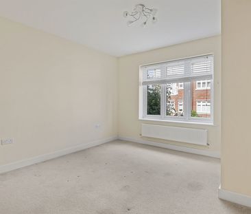 Louden Square, Reading, RG6 1FN - Photo 2