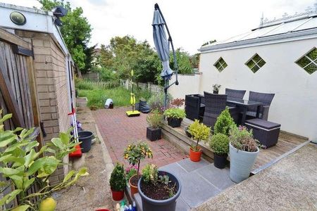Collier Row Road, Romford, RM5 - Photo 2