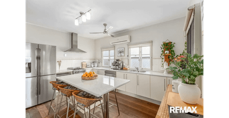 FAMILY HOME - Photo 2