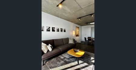 Fully Furnished Kensington Apartment by the Maribyrnong River -$600/week - Photo 2