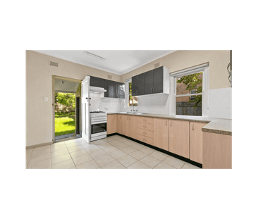 Great value, cozy 2-bedroom home with timber flooring, rear garden ... - Photo 3