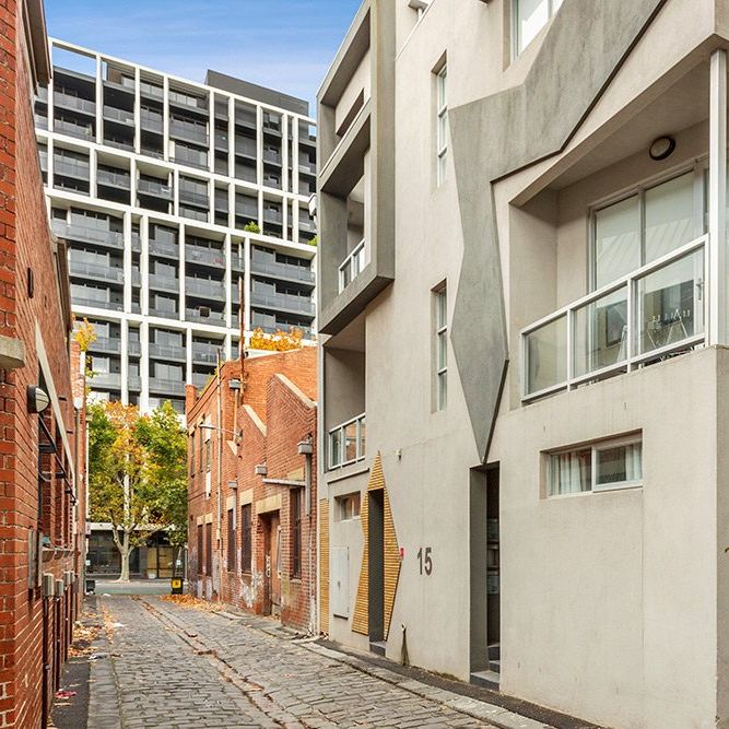 SPACIOUS LOFT IN HEART OF CARLTON! - Photo 1