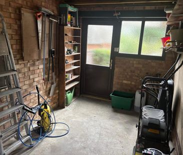2 bedroom detached bungalow to rent - Photo 2