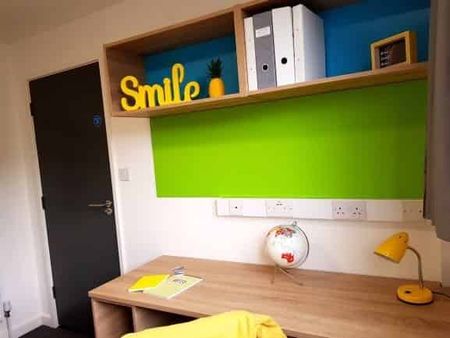 Gold 2 Bed Apartment - Photo 2