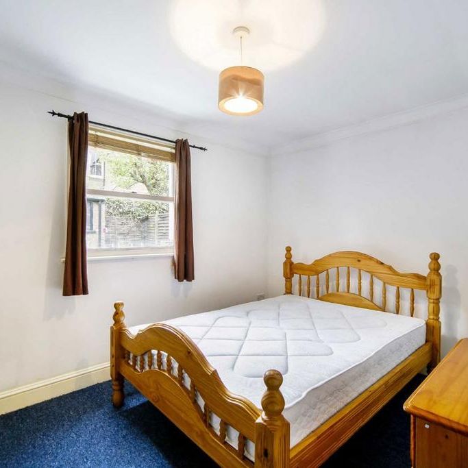 3 bedroom flat to rent - Photo 1