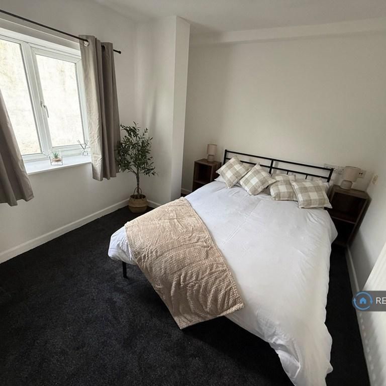 1 bedroom in a house share to rent - Photo 1