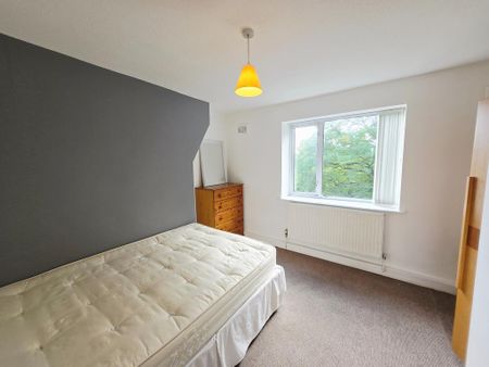 3 bedroom flat to rent - Photo 5