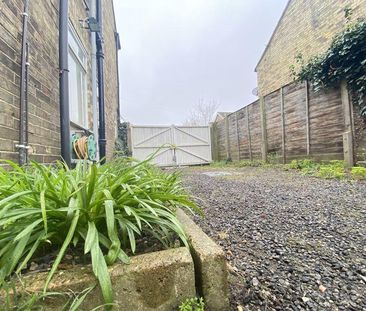 2 bedroom semi-detached house to rent - Photo 2