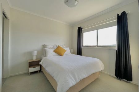 2 story, 2 bedroom apartment - Photo 2