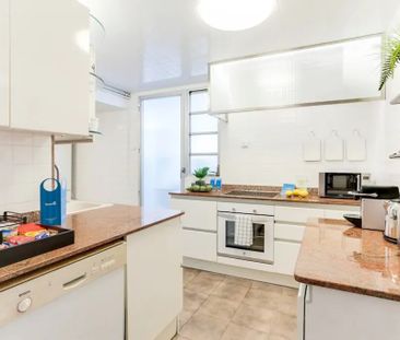 Carrer del Comte Borrell, Barcelona, Catalonia 08015 - Photo 3