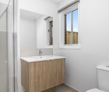 35 Skyline Road, Fraser Rise, Vic 3336 - Photo 3