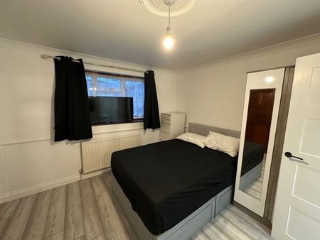 Studio Flat, Hermit Road, E16 - Photo 2