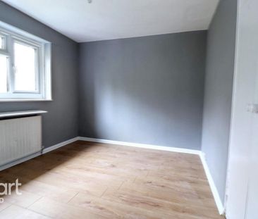 3 bedroom end of terrace house to rent - Photo 2