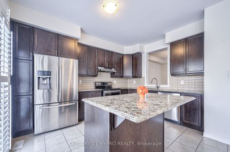 Detached Home For Lease | W8116876 - Photo 5