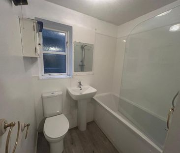 2 bedroom semi-detached house to rent - Photo 6