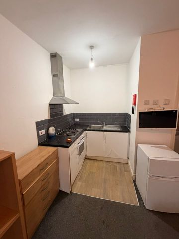Studio Flat, Green Lane, IG3 - Photo 3