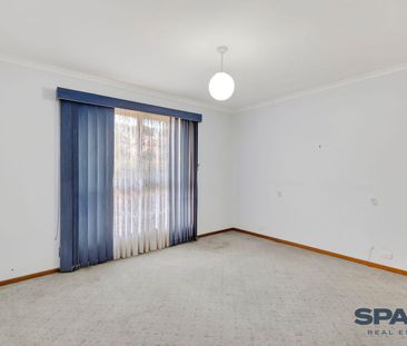 Spacious Family Home in a Prime Keilor Location - Photo 5