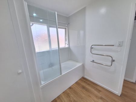 Freshly Renovated brick and tile! - Photo 3