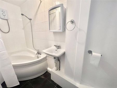 4 bedroom terraced house to rent - Photo 5