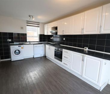 3 bedroom end of terrace house to rent - Photo 4