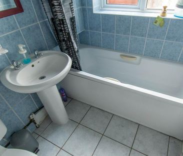 3 bedroom semi-detached house to rent - Photo 6