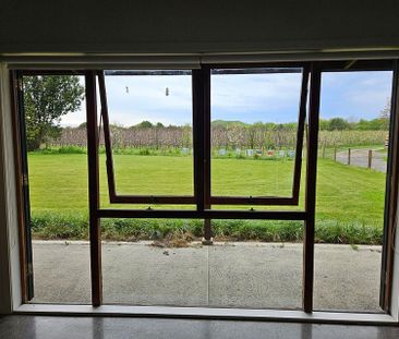 Large rural family home close to Taradale - Photo 5