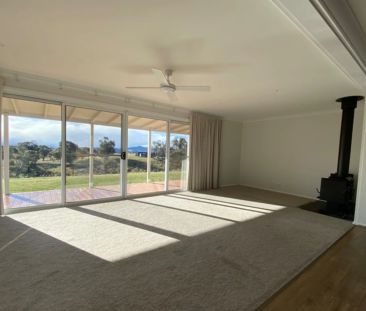 Rural Family Home with Magnificent Mountain Views - Photo 1