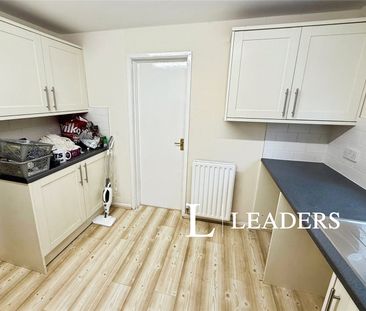 4 bedroom house to rent Hadleigh Close, Westbury Park, Newcastle Un... - Photo 6