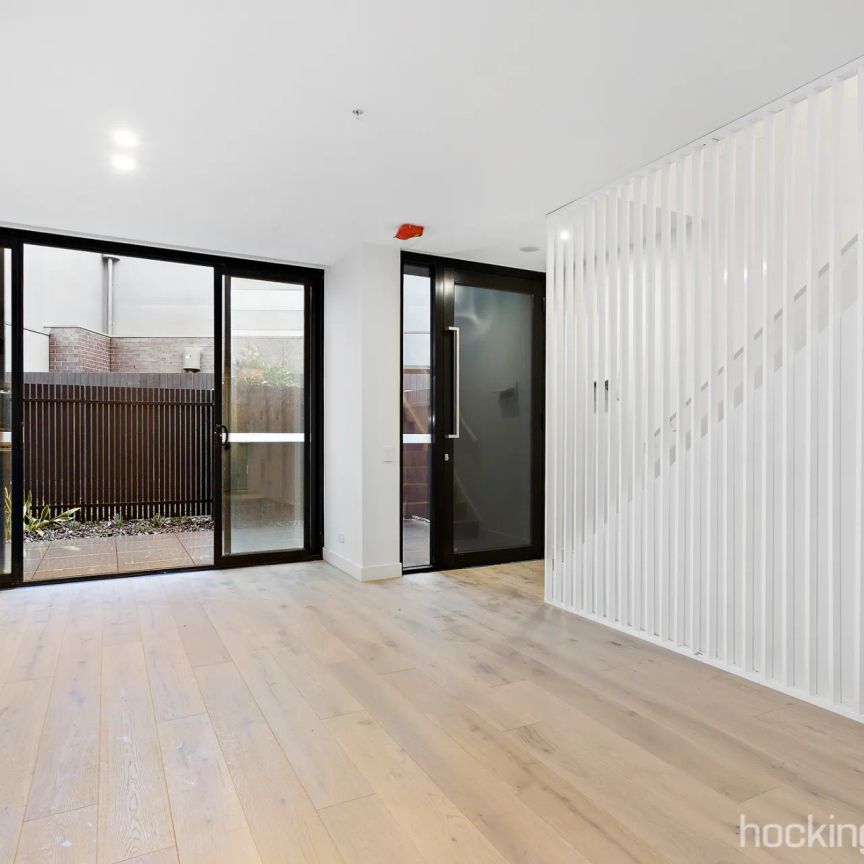 Near New Townhouse With Private Courtyard - Photo 1