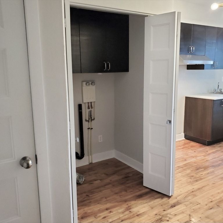 4 1/2 à Louer Au Rdc + Cour Privée - Photo 1