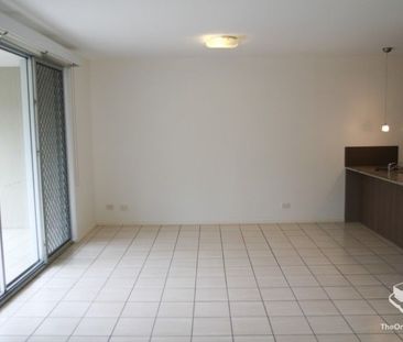 Stylish Two-Bedroom Apartment in Prime Bowen Hills Location - Photo 1