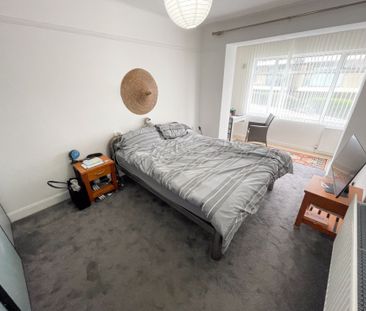 2 Bedroom Apartment To Rent in Boscombe - £1,350 pcm Tenancy Info - Photo 5