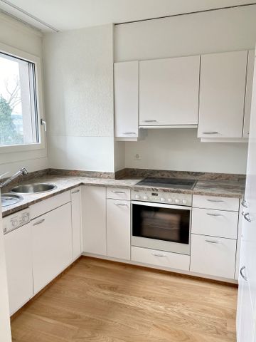 Moderne 2 1/2 Zimmer-Wohnung an zentraler Lage - Photo 3