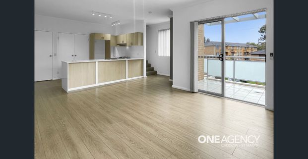 STUNNING TOP FLOOR APARTMENT!!! - Photo 1