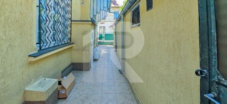 Casa in vecinatatea Guvernului - Fotografie 3