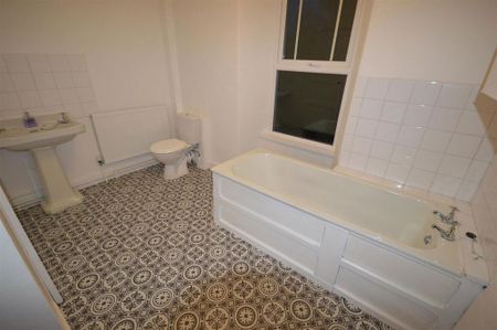 3 bedroom detached house to rent - Photo 4