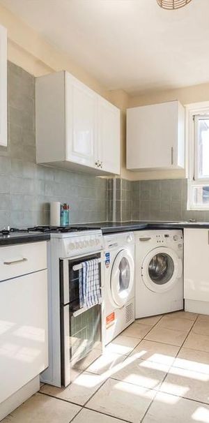 4 bedroom flat to rent - Photo 1