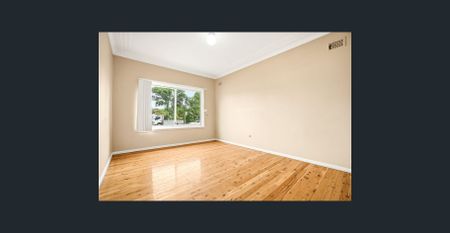 Spacious 3-Bedroom Home in a Prime Location - Photo 3
