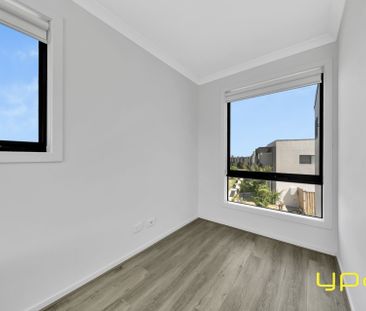 Elevated, Light-Filled Home with Open-Plan Living - Photo 2