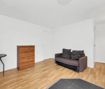 3 bedroom flat to rent - Photo 2