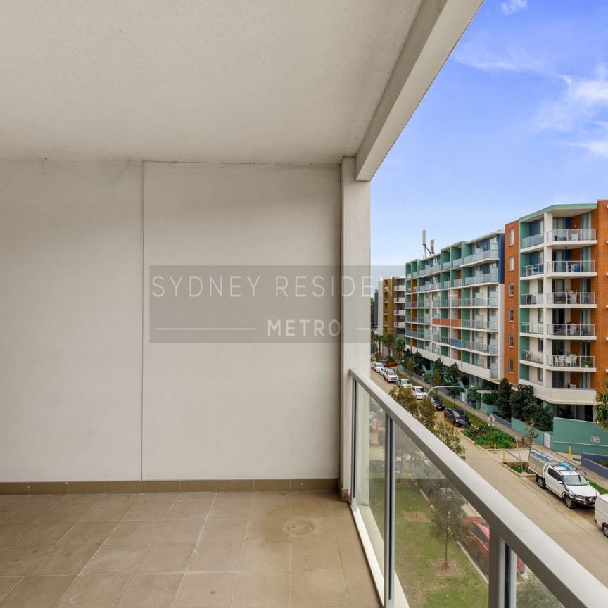 Split Level Two Bedroom Apartment – Park Grove - Photo 1